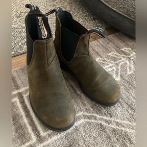 Blundstone green suede boots